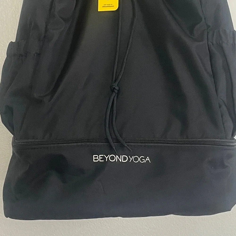 Beyond Yoga Black Convertible Drawstring Gym Bag Backpack